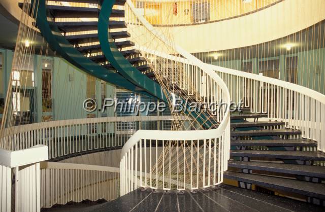 prison 05.JPG - Escalier de la tour centraleMAF (Maison d'Arrêt des Femmes)Fleury-Mérogis, France